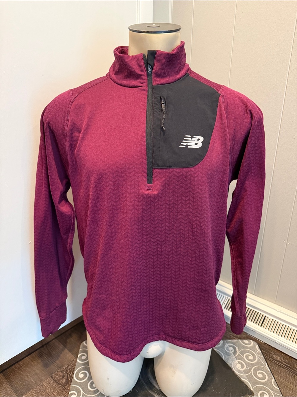 E New Balance Men's Large Maroon Half-Zip Pullover with Black Chest Panel